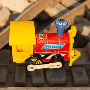 Vintage 1964 Fisher Price TOOT TOOT TRAIN #643 Wood & Plastic Pull Toy